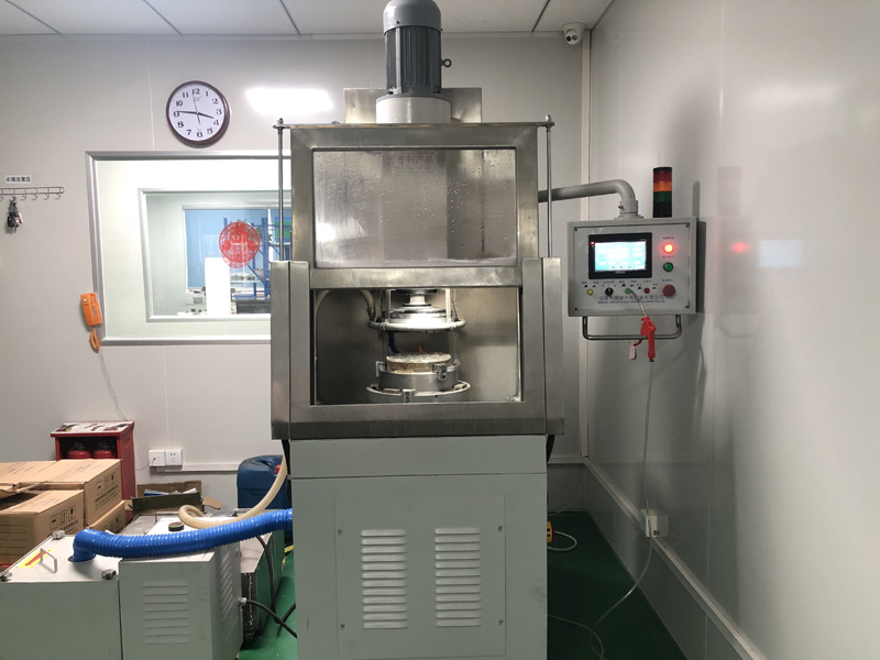 WTS taşlama bölümü en son CNC düzlem frezeleme ve taşlama makinesi SXM350A'yı kullanıyor